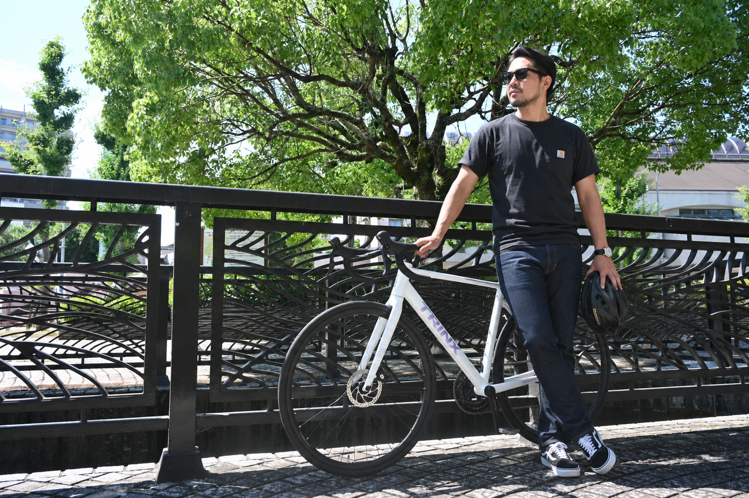街でロードバイクを楽しむTRINXユーザー